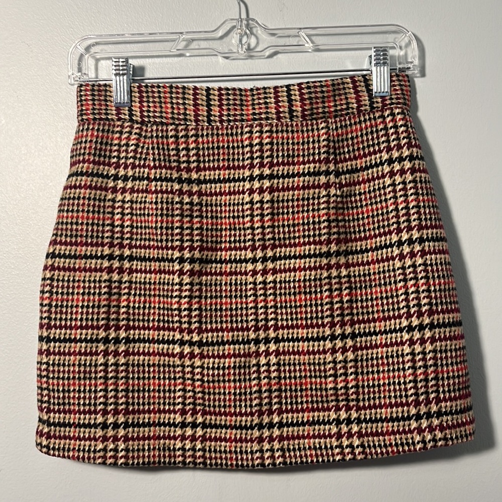 • Forever 21 Burgundy/Brown Houndstooth Skirt - Picture 2 of 9